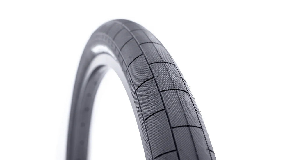 Demolition Momentum II Cruiser Tires 26" & 29"