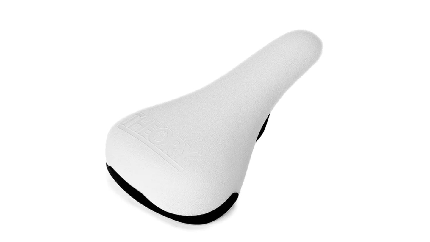 Asientos tipo crucero con rieles de tracción Theory